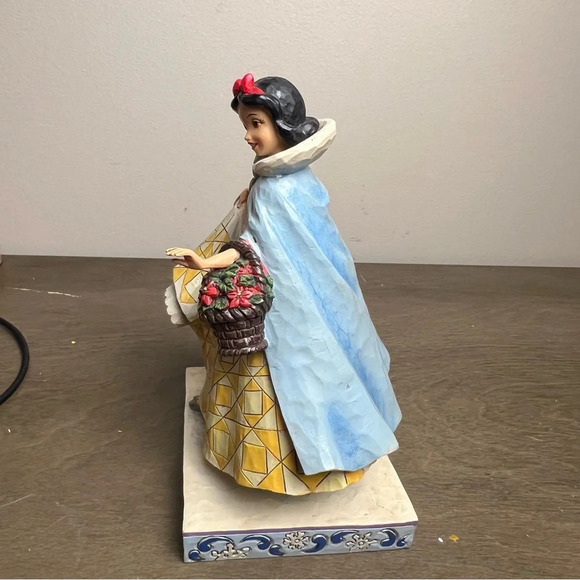 Disney Traditions Snow White Winter Snow #4026076 Enesco Figurine Showcase - Picture 6 of 13